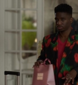Emily_in_Paris_S02E03_WEBRip_x264-ION10_2244.jpg
