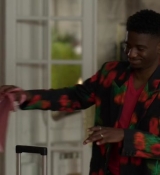 Emily_in_Paris_S02E03_WEBRip_x264-ION10_2246.jpg