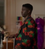 Emily_in_Paris_S02E03_WEBRip_x264-ION10_2253.jpg