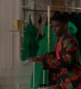 Emily_in_Paris_S02E03_WEBRip_x264-ION10_2267.jpg
