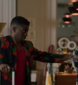 Emily_in_Paris_S02E03_WEBRip_x264-ION10_2271.jpg