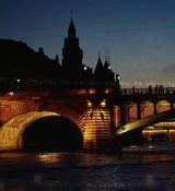 Emily_in_Paris_S02E03_WEBRip_x264-ION10_2287.jpg