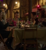Emily_in_Paris_S02E03_WEBRip_x264-ION10_2403.jpg