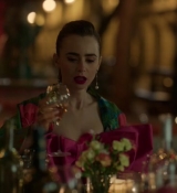 Emily_in_Paris_S02E03_WEBRip_x264-ION10_2660.jpg