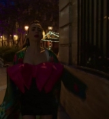 Emily_in_Paris_S02E03_WEBRip_x264-ION10_2681.jpg