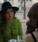 Emily_in_Paris_S02E04_WEBRip_x264-ION10_0073.jpg