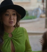 Emily_in_Paris_S02E04_WEBRip_x264-ION10_0078.jpg
