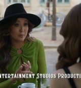 Emily_in_Paris_S02E04_WEBRip_x264-ION10_0096.jpg