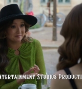 Emily_in_Paris_S02E04_WEBRip_x264-ION10_0099.jpg