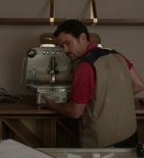 Emily_in_Paris_S02E04_WEBRip_x264-ION10_0125.jpg