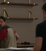 Emily_in_Paris_S02E04_WEBRip_x264-ION10_0130.jpg