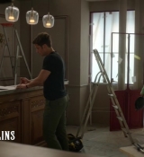 Emily_in_Paris_S02E04_WEBRip_x264-ION10_0133.jpg