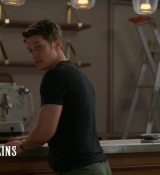 Emily_in_Paris_S02E04_WEBRip_x264-ION10_0137.jpg