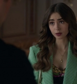 Emily_in_Paris_S02E04_WEBRip_x264-ION10_0166.jpg