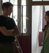 Emily_in_Paris_S02E04_WEBRip_x264-ION10_0175.jpg