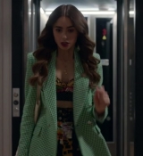 Emily_in_Paris_S02E04_WEBRip_x264-ION10_0203.jpg