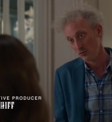Emily_in_Paris_S02E04_WEBRip_x264-ION10_0214.jpg