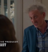 Emily_in_Paris_S02E04_WEBRip_x264-ION10_0215.jpg