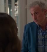 Emily_in_Paris_S02E04_WEBRip_x264-ION10_0221.jpg