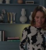 Emily_in_Paris_S02E04_WEBRip_x264-ION10_0238.jpg
