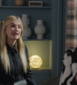 Emily_in_Paris_S02E04_WEBRip_x264-ION10_0239.jpg
