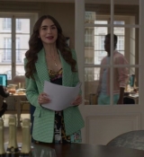 Emily_in_Paris_S02E04_WEBRip_x264-ION10_0247.jpg