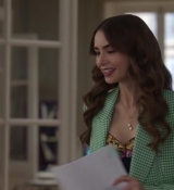 Emily_in_Paris_S02E04_WEBRip_x264-ION10_0259.jpg