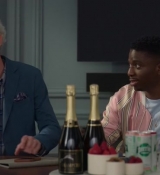 Emily_in_Paris_S02E04_WEBRip_x264-ION10_0277.jpg