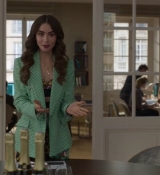 Emily_in_Paris_S02E04_WEBRip_x264-ION10_0289.jpg