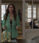 Emily_in_Paris_S02E04_WEBRip_x264-ION10_0291.jpg