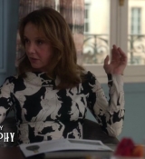 Emily_in_Paris_S02E04_WEBRip_x264-ION10_0309.jpg