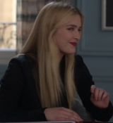 Emily_in_Paris_S02E04_WEBRip_x264-ION10_0312.jpg