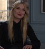 Emily_in_Paris_S02E04_WEBRip_x264-ION10_0313.jpg