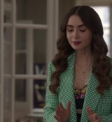 Emily_in_Paris_S02E04_WEBRip_x264-ION10_0330.jpg