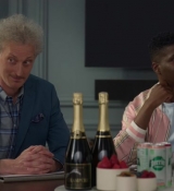 Emily_in_Paris_S02E04_WEBRip_x264-ION10_0333.jpg