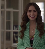 Emily_in_Paris_S02E04_WEBRip_x264-ION10_0335.jpg