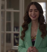 Emily_in_Paris_S02E04_WEBRip_x264-ION10_0336.jpg