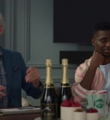 Emily_in_Paris_S02E04_WEBRip_x264-ION10_0338.jpg
