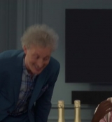 Emily_in_Paris_S02E04_WEBRip_x264-ION10_0341.jpg