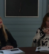 Emily_in_Paris_S02E04_WEBRip_x264-ION10_0345.jpg