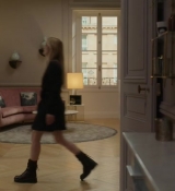 Emily_in_Paris_S02E04_WEBRip_x264-ION10_0354.jpg