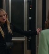 Emily_in_Paris_S02E04_WEBRip_x264-ION10_0366.jpg