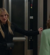 Emily_in_Paris_S02E04_WEBRip_x264-ION10_0370.jpg