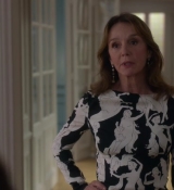 Emily_in_Paris_S02E04_WEBRip_x264-ION10_0386.jpg