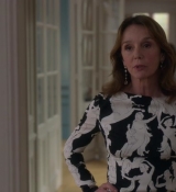 Emily_in_Paris_S02E04_WEBRip_x264-ION10_0388.jpg
