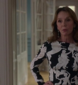 Emily_in_Paris_S02E04_WEBRip_x264-ION10_0389.jpg