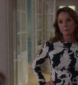 Emily_in_Paris_S02E04_WEBRip_x264-ION10_0390.jpg