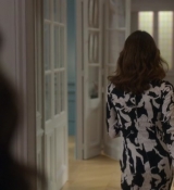 Emily_in_Paris_S02E04_WEBRip_x264-ION10_0405.jpg