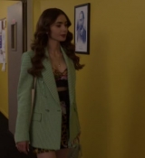 Emily_in_Paris_S02E04_WEBRip_x264-ION10_0419.jpg