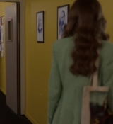 Emily_in_Paris_S02E04_WEBRip_x264-ION10_0423.jpg